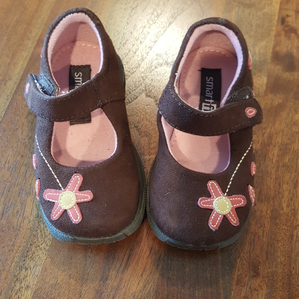 Girls shoes